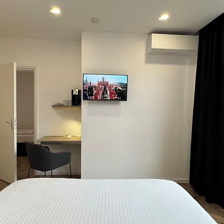 Port Hotel